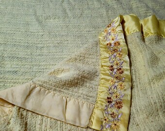 Vintage Yellow Waffle Weave Blanket Satin Edge Embroidered Flowers King Size Etsy