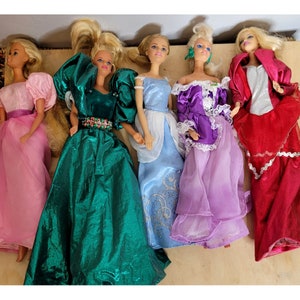 Vintage 90s Barbie Lot 6 Dolls With Unbranded Clothing Assorted Played With