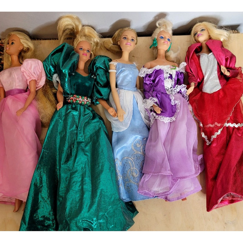 Lot De 9 Tenues Vintage Pour Barbie Superstar – Habits D’époque – Collection