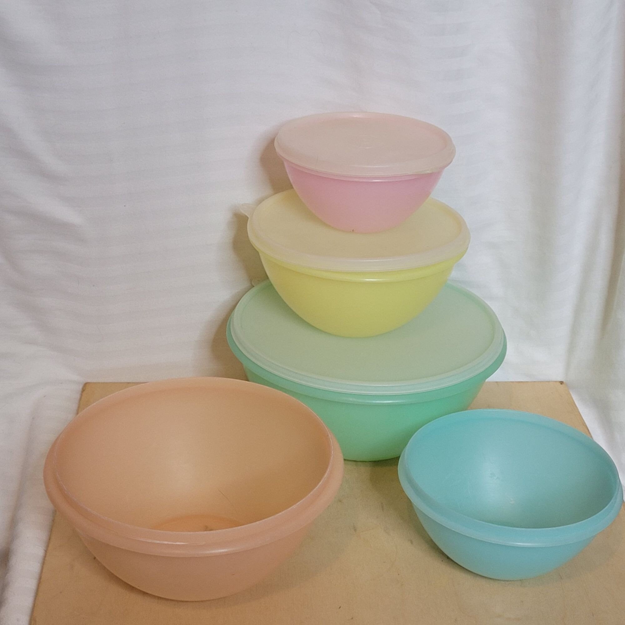 Vintage Tupperware Wonderlier Nesting Bowls 3 Pc Set Pastel With Lids  Summer Storage 