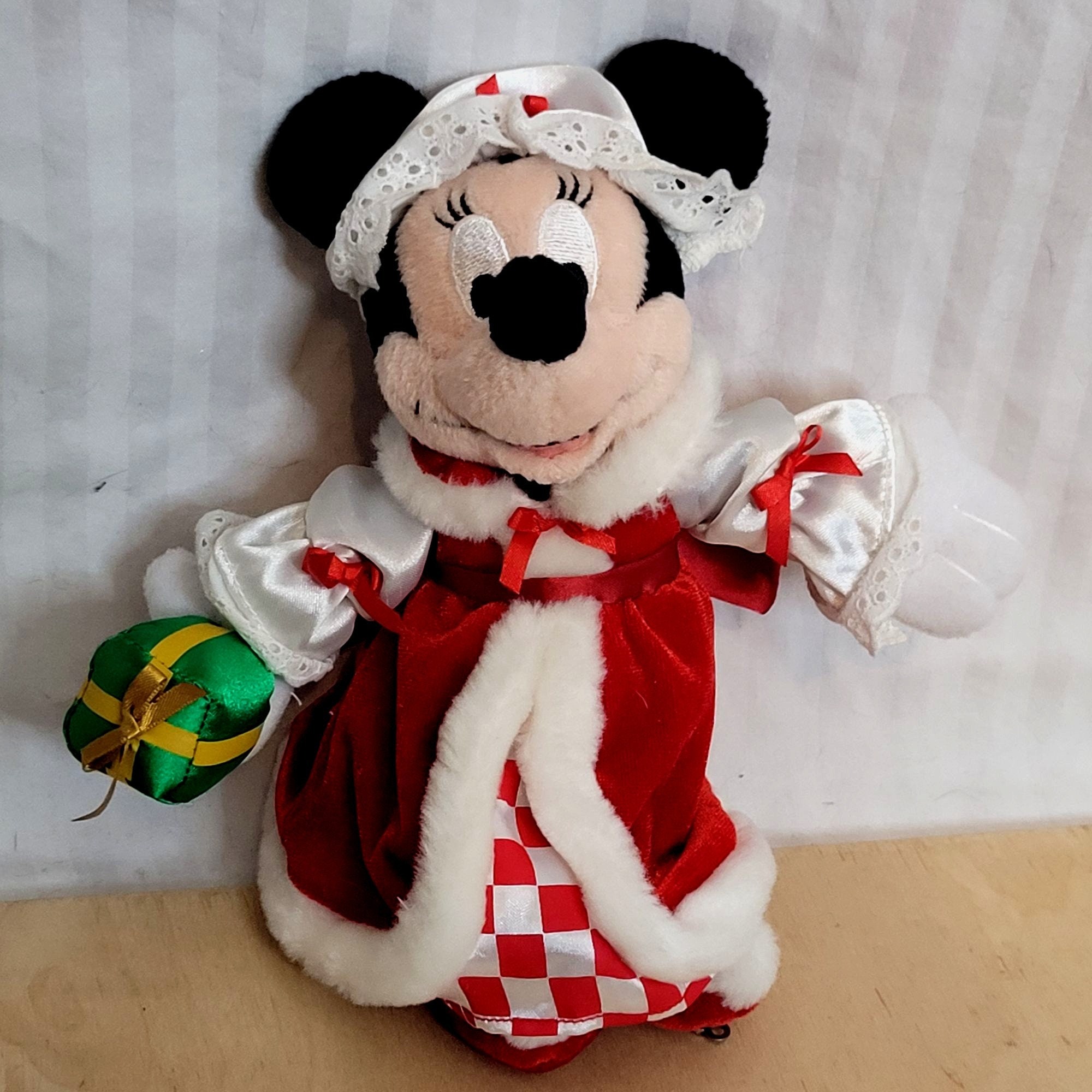 Vintage Minnie Mouse Mrs Claus Happy Holidays 2002 Disneyland