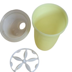Vintage Tupperware 844 Quick Shake Yellow Shaker 3 PIeces Spout Cover Missing