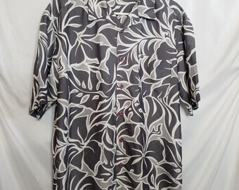 Vintage Quiksilver Button Up Hawaiian Print Shirt Medium Gray White Rayon Made in Korea