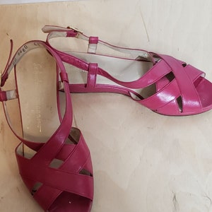Vintage Salvatore Ferragamo Boutique Sandals Italy Pink Strappy Womens 4.5