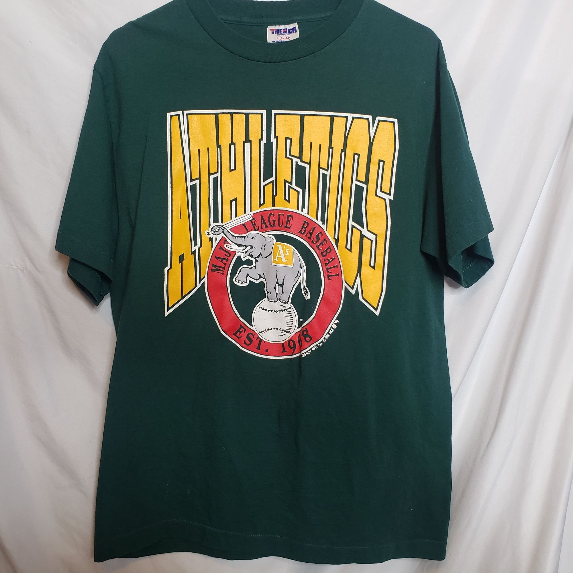 Vintage MLB Oakland Athletics Elephant Tshirt Trench USA Size