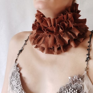Lace Ruffle Collar in Cognac Rusty Brown Elizabethan High Collar Renaissance Cosplay Renfaire Neck Ruff Tudor Costume Collar Historical Ruff