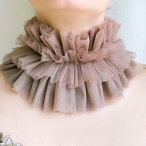 Elizabethan tulle ruff collar in taupe brown latte, Circus costume for event or party, Tulle ruff, Clown neck ruff, Renaissance queen collar