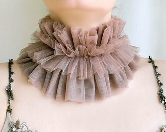 Elizabethan tulle ruff collar in taupe brown latte, Circus costume for event or party, Tulle ruff, Clown neck ruff, Renaissance queen collar