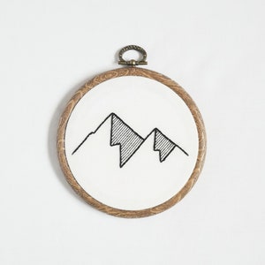 Geometric Mountains Embroidery Hoop Art, Minimalist Line Design, Mountain lovers gifts, Ski chalet decor