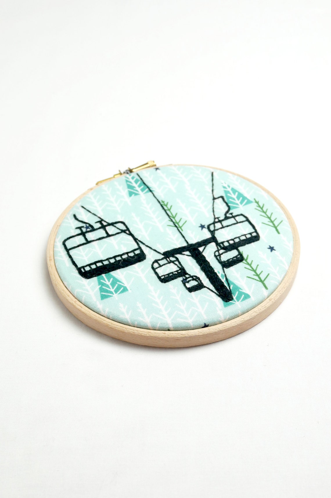 Ski lift silhouette embroidery hoop Skiing gift for her Etsy Snowboarder stickerei sticken stickrahmen jungholz etam skier mountaineering bestickte lernen folksy