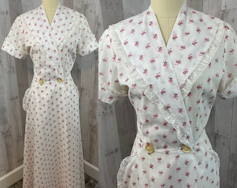 1940s Vintage Dressing Gown Cotton Floral Novelty Print Wrap Waist Aline w/Lace Trim S/M