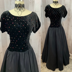 1940s Vintage Sequined Black Velvet Evening Ball Gown Beaded 35x24