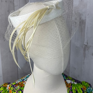 1950s Vintage HAT White Velvet Birdcage Bridal Halo Ring~Ostrich Feather Spines Plume 6” Diameter