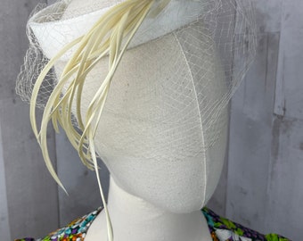 1950s Vintage HAT White Velvet Birdcage Bridal Halo Ring~Ostrich Feather Spines Plume 6” Diameter
