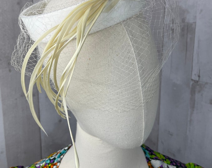 1950s Vintage HAT White Velvet Birdcage Bridal Halo Ring~Ostrich Feather Spines Plume 6” Diameter