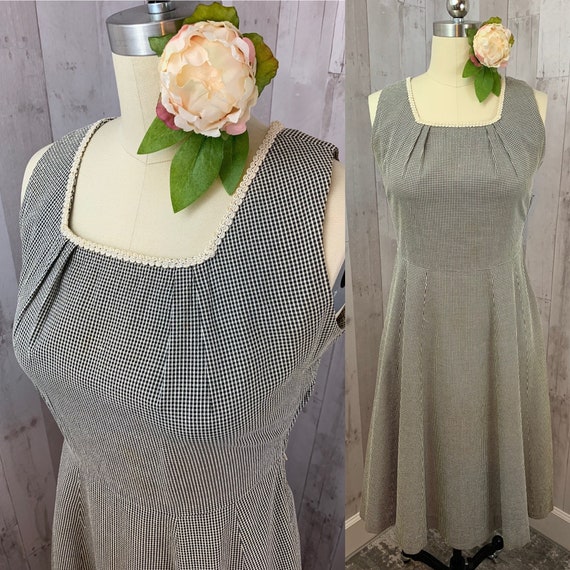 1940s Vintage Frock Seersucker Day Dress~Gray/Whi… - image 1