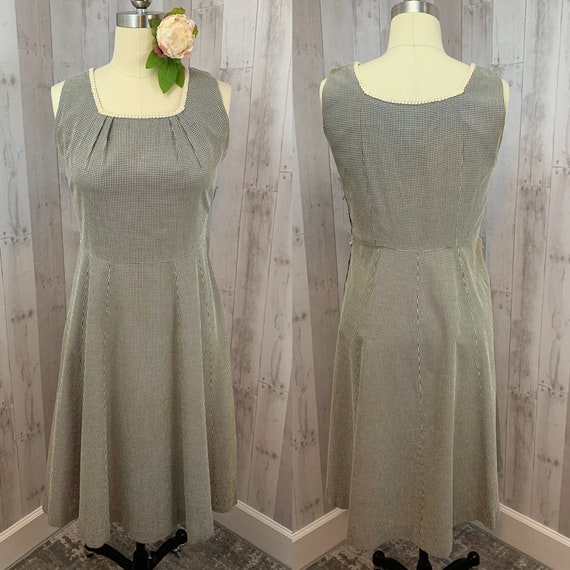 1940s Vintage Frock Seersucker Day Dress~Gray/Whi… - image 3