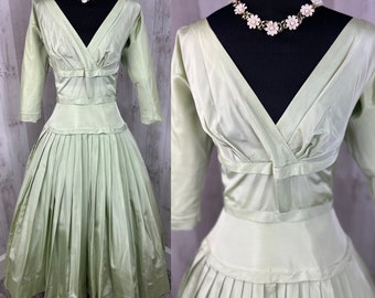 1950s Vintage Pale Mint Green Dress Taffeta Aline Party Extra Full Skirt XS/S