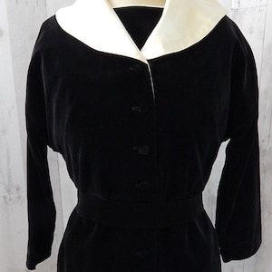 JONATHAN LOGAN 1960s Vintage Black Velvet Dress 2PC Designer w/Belt Small