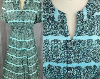 Vintage 1950s DRESS Green Dress~Shirtwaist Silky Retro Pinup Novelty Print M/L
