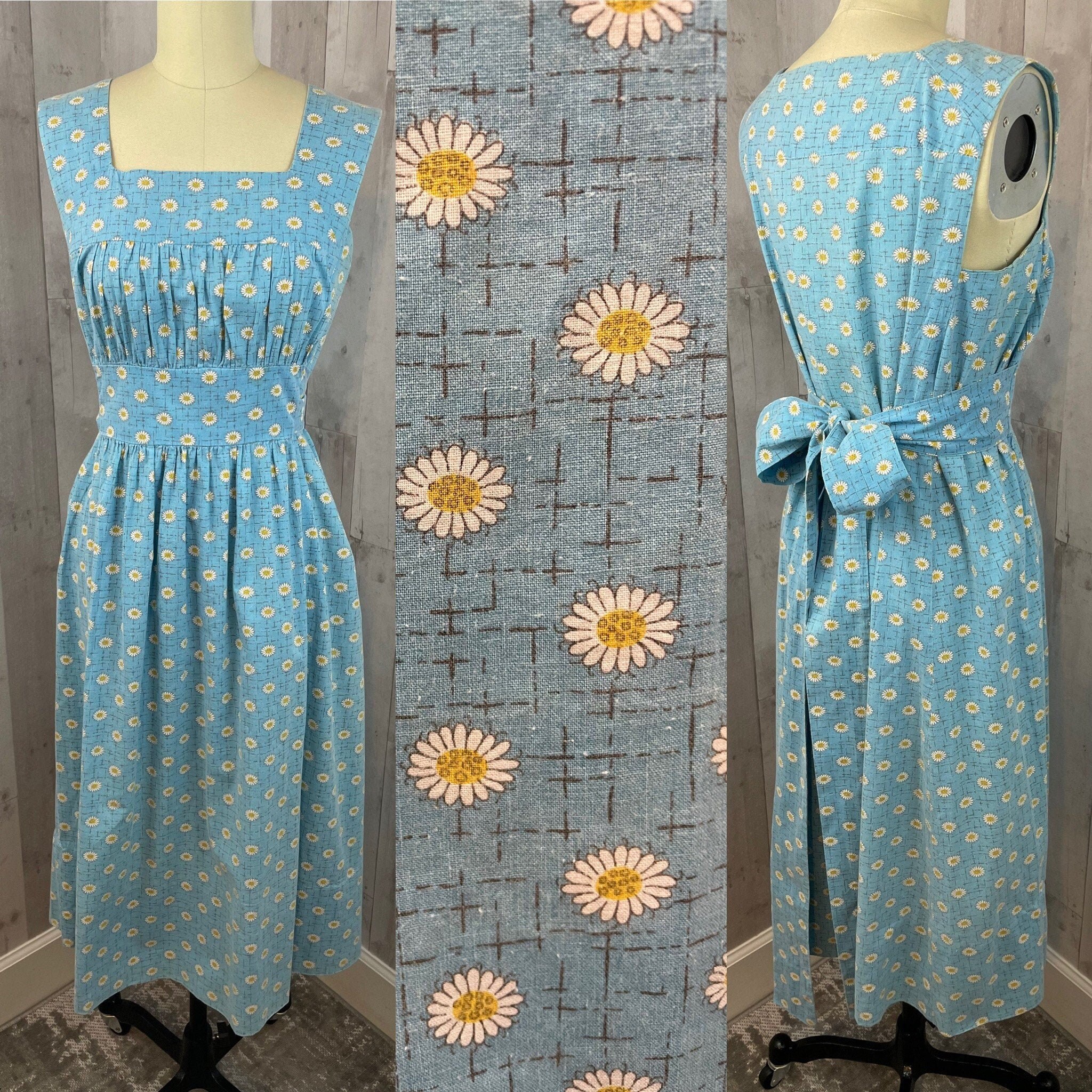 1930s Vintage Frock Blue Cotton Floral Farm Day Dress 1940s
