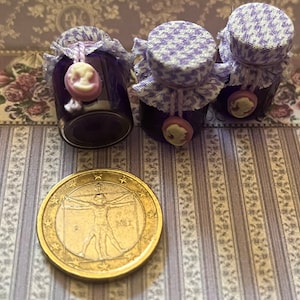 Puppenhaus Miniatur Lavendel Duschflasche mit Kamee