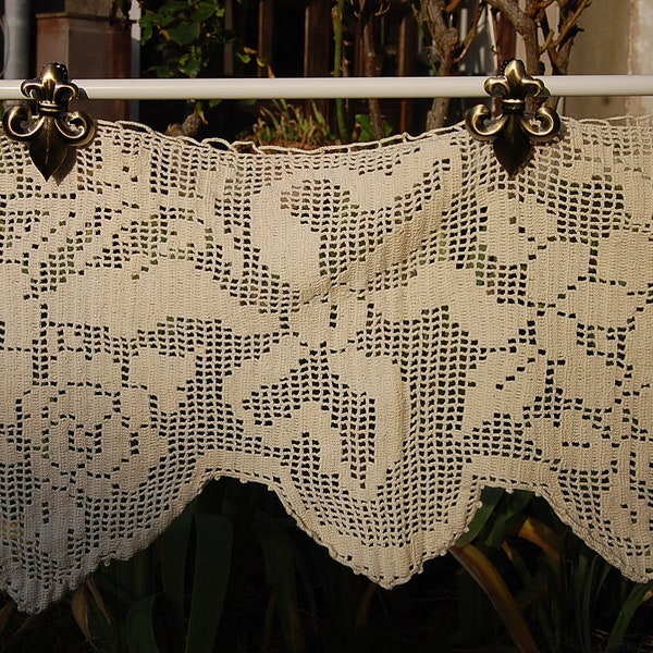 ancienne grande cantonnière "Nœuds et Roses" Fait Main Crochet Shabby Chic Cottage Rideaux Brise Bise Voile Dentelle