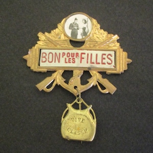 FRENCH WWI Antique Badge - Recruitment Badge - Good For the Women - Bon Pour Les Filles - Military First World War - Women Appreciation