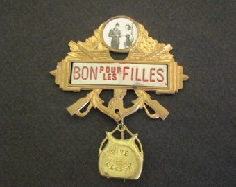 FRENCH WWI Antique Badge - Recruitment Badge - Good For the Women - Bon Pour Les Filles - Military First World War - Women Appreciation