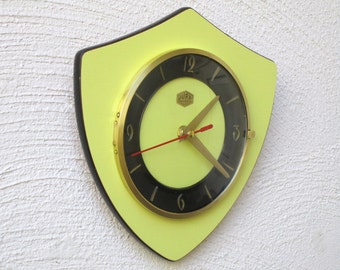 Jaune JURA Français vintage Formica Clock - Atomic Yellow vintage Clock - Mid Century Formica Clock - Great Condition
