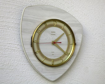 Années 1950-60 - horloge murale française vintage gris pâle en formica - horloge en formica gris clair - forme atomique géniale - excellent état de fonctionnement