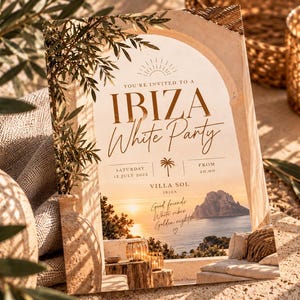 Könnte beinhalten: Eine rechteckige Einladungskarte mit einer Küstenszene bei Sonnenuntergang, eingerahmt von einem steinernen Torbogen. Der Text lautet: You're invited to a IBIZA White Party, Saturday 12 July 2025, from 20:00, Villa Sol Ibiza, Good friends, White vibes, Golden nights.