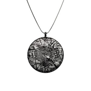 Paris Map Paris est une Fete L-Anhänger in Silber oder Blattgold D319