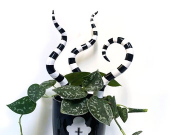 Pflanzenstecker Sandworm Tail Dekoration Blumenstecker schwarz weiß Horror Tentakel