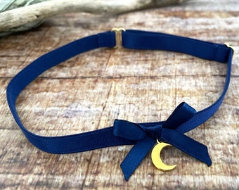 Choker Choker Crescent Moon Dark blue gold crescent moon necklace