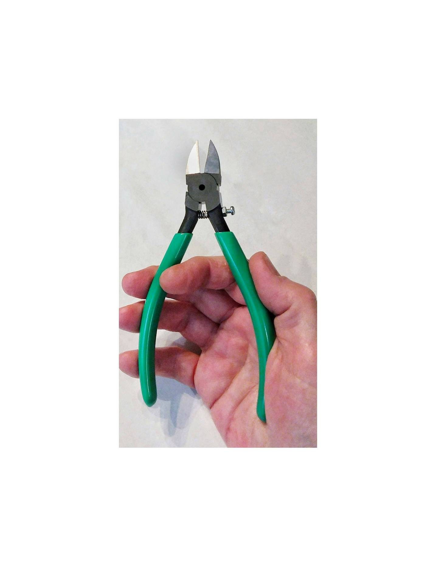 Stained Glass Running Plier, Curved Jaw Forces Scoreline to Run, Break.  Easy to Use Long Red Handle. 1 Extra Pair Replacement Tips Included. 