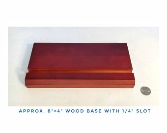 Expositor de palisandro. Ranurado para obras de arte en vidrio fundido y vidrieras. Soporte para placa de identificación o cartel de 8''. Pintable, recortable. Envío gratis.