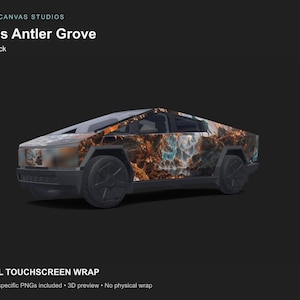 以下が含まれることがあります： Cyber Canvas Studios、Glass Antler Grove、Digital Touchscreen Wrapのテキストが記載されたサイバートラック用デジタル車両ラップ。デザインには、オレンジと茶色の葉が生い茂る森の風景と、サイドパネルに描かれた鹿が含まれています。