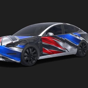 Puede incluir: Un sedán con un diseño de vinilo dinámico que presenta patrones geométricos en rojo, blanco y azul sobre la carrocería. El vehículo cuenta con llantas negras de radios múltiples, un techo de cristal oscuro y líneas elegantes sobre fondo oscuro.