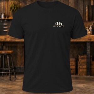 Camiseta clásica 46 Direct – Camiseta para hombre con logo en el lado izquierdo del pecho