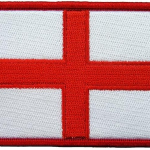 Puede incluir: Un parche rectangular bordado que muestra la bandera de Inglaterra, compuesta por una cruz roja intensa centrada sobre un fondo blanco. Todo el diseño está bordeado por un grueso contorno rojo cosido, lo que le da un acabado limpio.