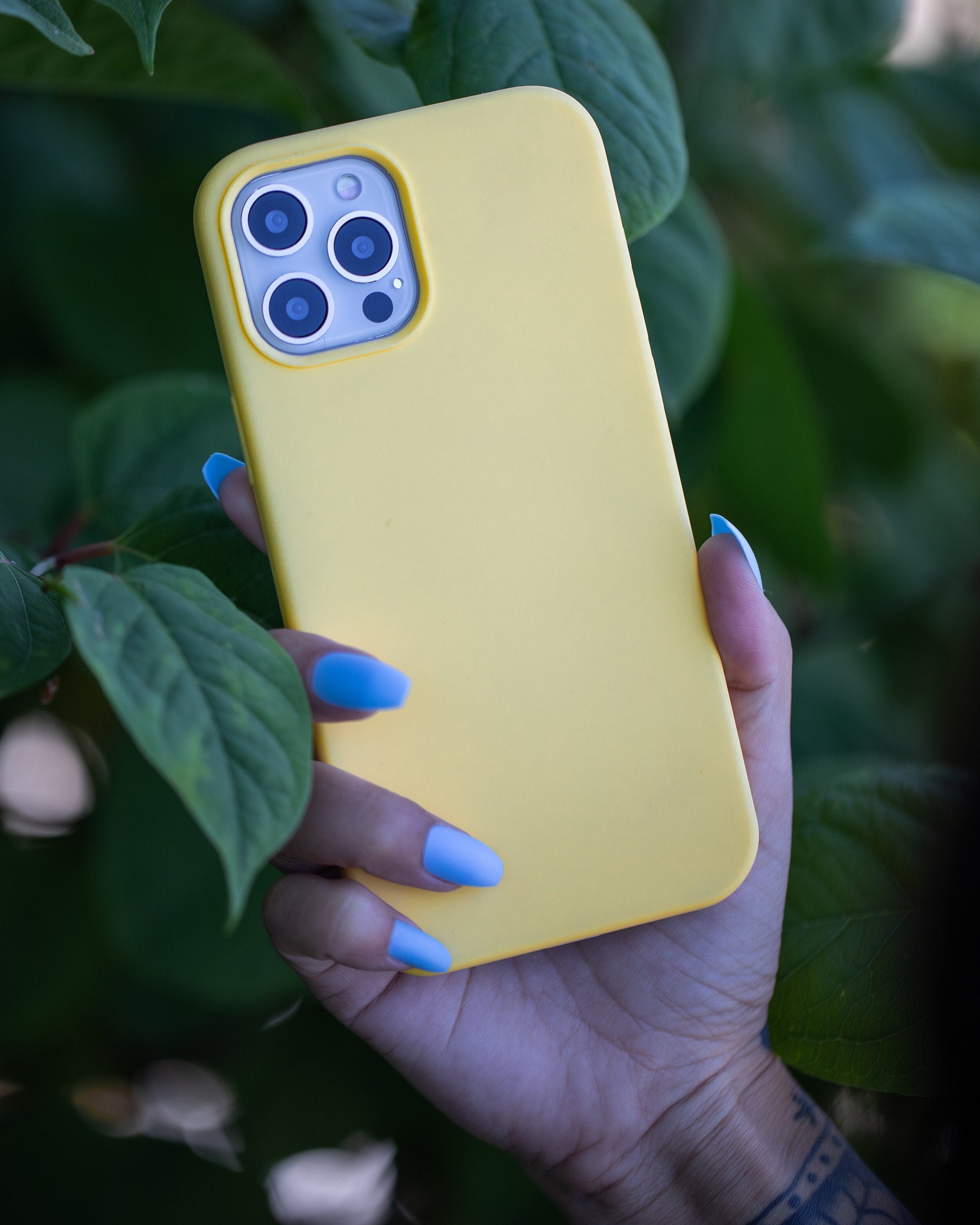 Carcasas iPhone 12 Pro Max Silicona Aterciopelada amarilla