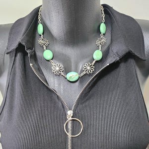 Green Turquoise Necklace, Women&#39;s Green Necklace, Sliver Flower Necklace