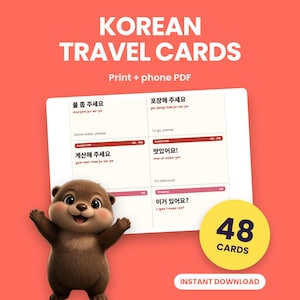 Op de afbeelding: Een set van 48 Koreaanse reiskaarten met zinnen in Koreaans schrift, romanisatie en Engelse vertalingen. De kaarten worden getoond met een cartoon otter-figuur en een gele cirkel met de tekst 48 CARDS.