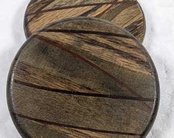 Sottobicchiere artigianale in legno scuro a spirale