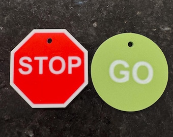 Stop Go Keychain Set, Nonverbal Communication Tags, AAC Stop/Go Lanyard Clips for Autism, Overstimulation Regulation Tool