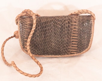 Clutch vintage de piel de serpiente: bolso bandolera con correa trenzada