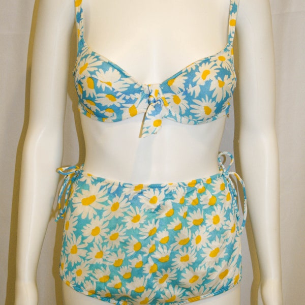 Vintage 1960s/70s Accentuette Slant-Cup Daisy Patterned High Waisted Bikini Swimsuit