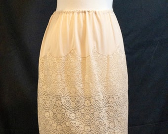 Vintage Van Raalte Scalloped Lace Half Slip