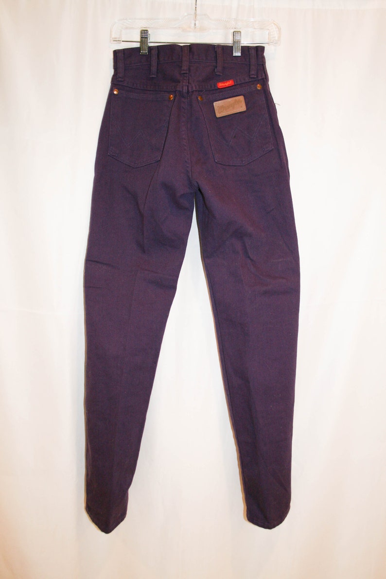Vaqueros Wrangler vintage de cintura alta, color morado, de la década de 1980 imagen 2